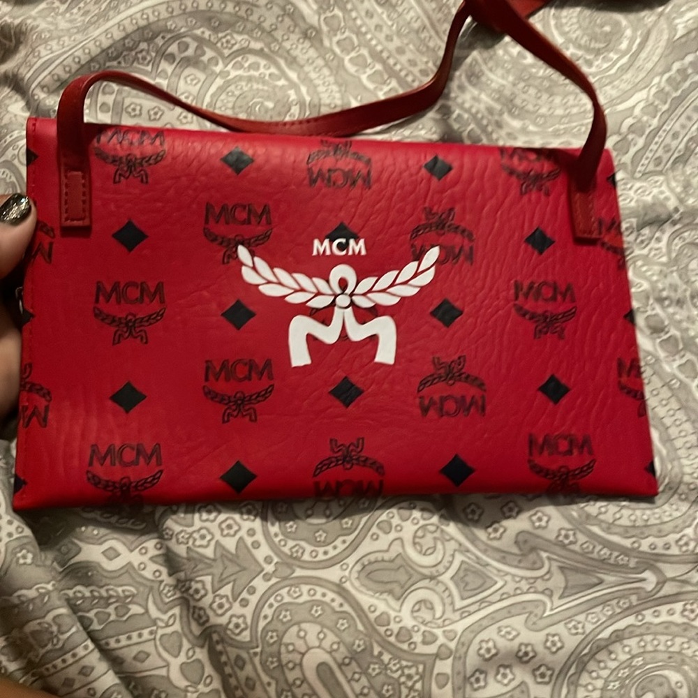 Crossbody new authentic - Picture 3 of 4